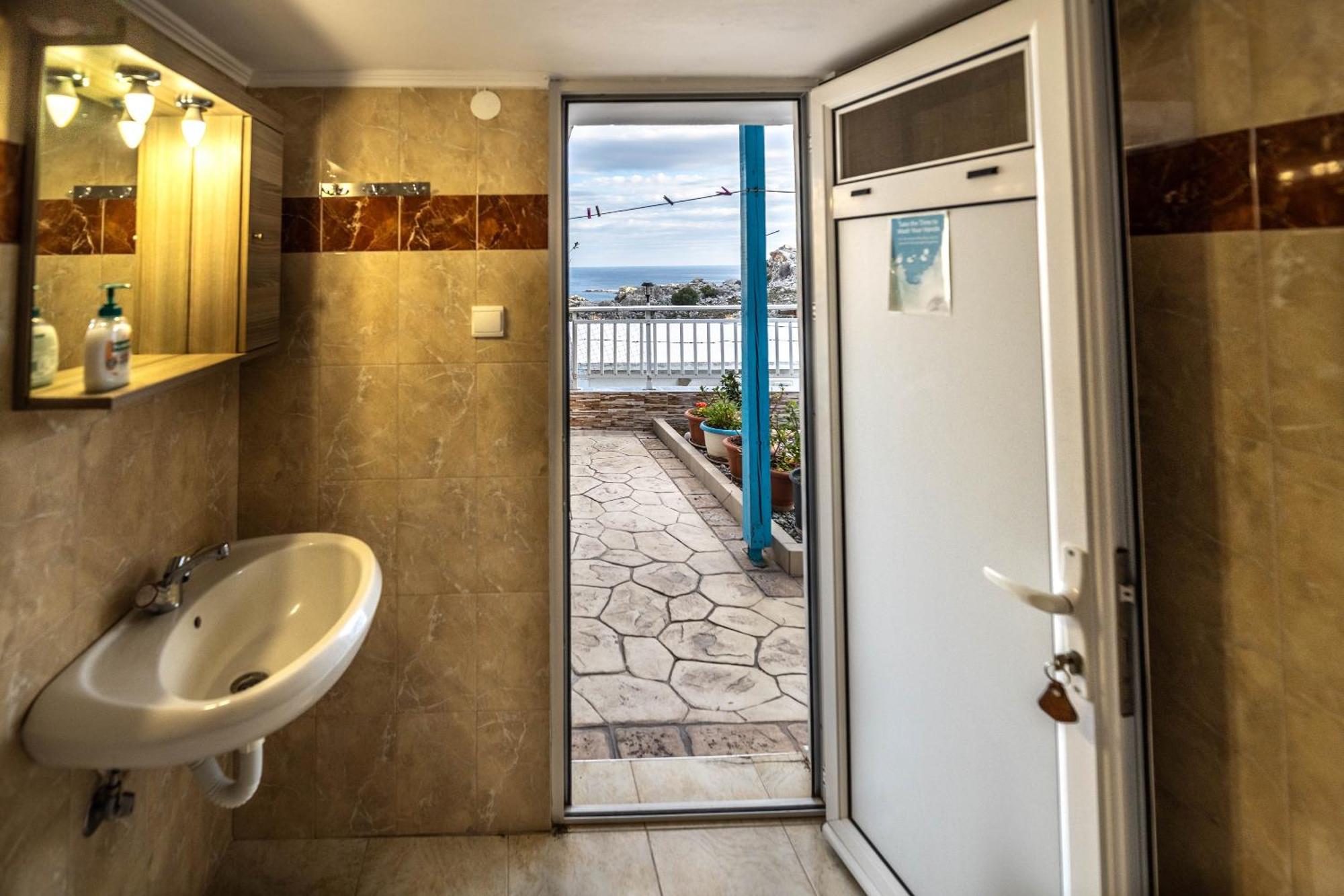 Springs Petronas Apartment Archangelos  Exterior photo